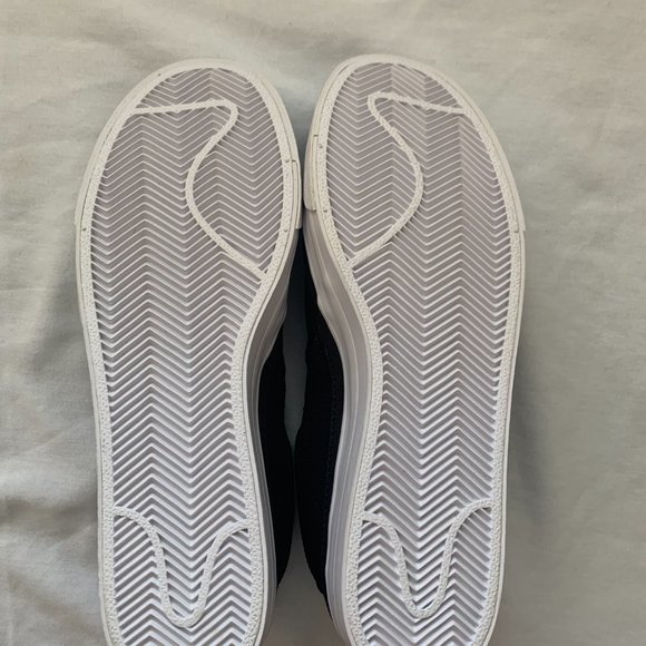 Nike Women's Court Legacy- Size 7 1/2 - Picture 4 of 4